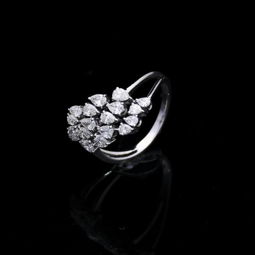 Diamond ring with natural diamonds