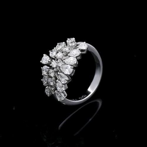 Diamond ring with natural diamonds