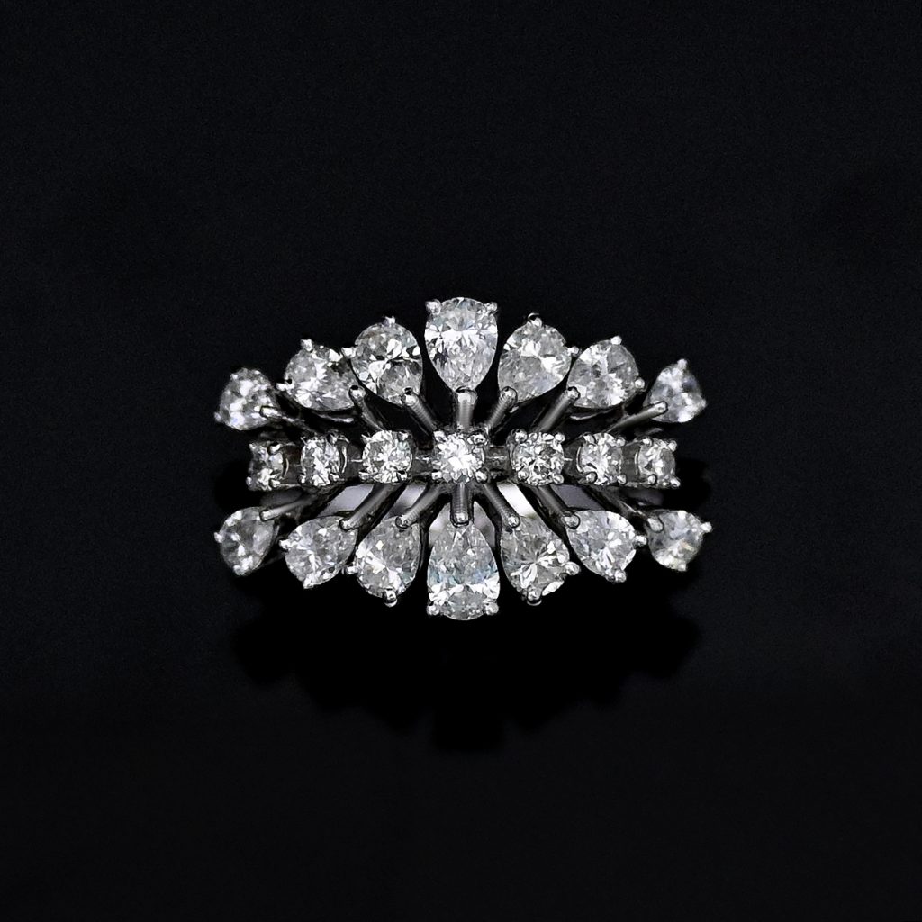 Diamond ring with natural diamonds