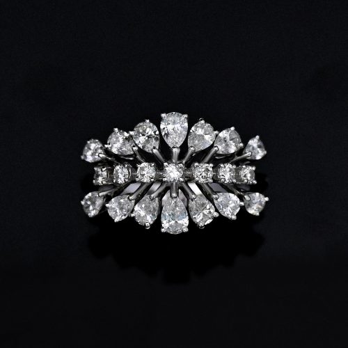 Diamond ring with natural diamonds