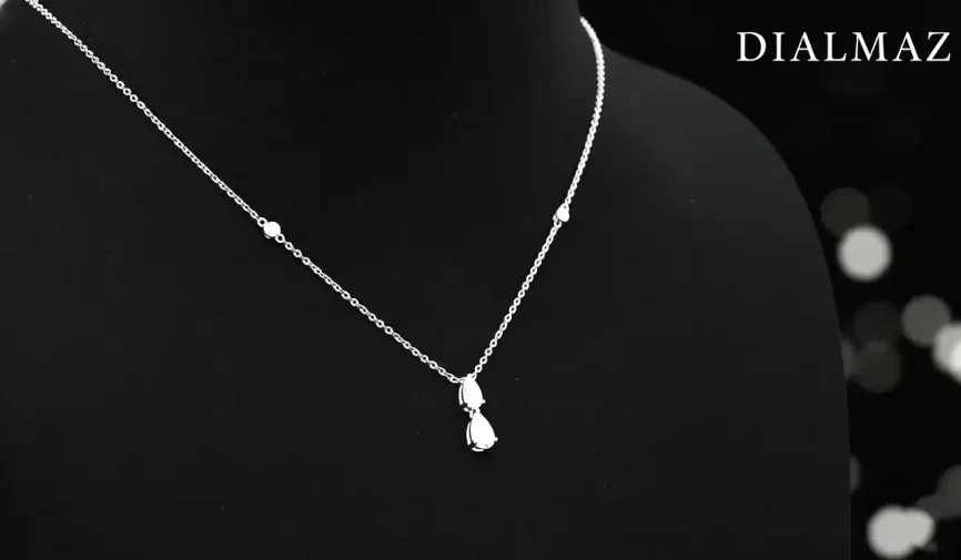 Women diamond pendant