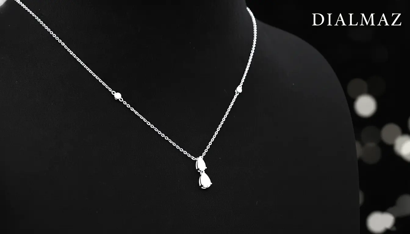Women diamond pendant
